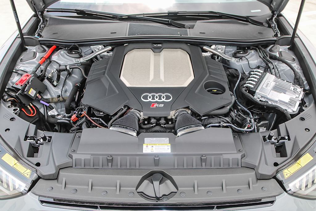 Thumbnail: 2025 Audi RS 6 - 31