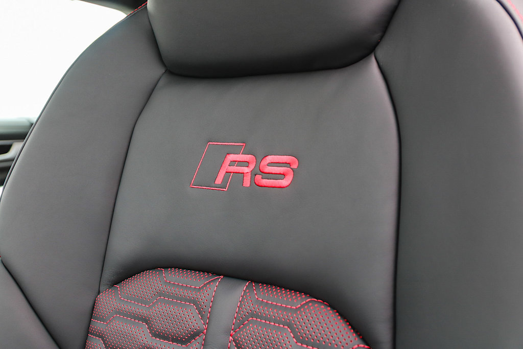 Thumbnail: 2025 Audi RS 6 - 30