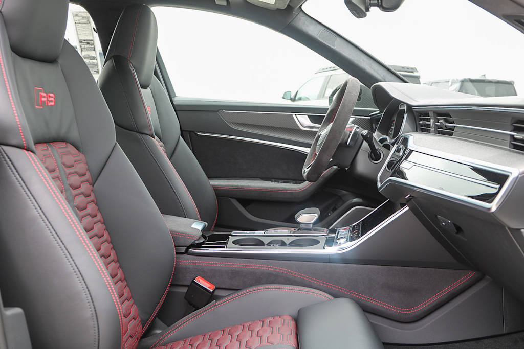 Thumbnail: 2025 Audi RS 6 - 10