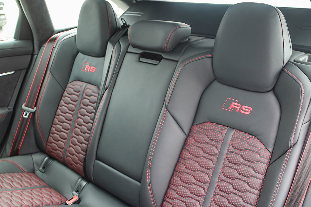 Thumbnail: 2025 Audi RS 6 - 26