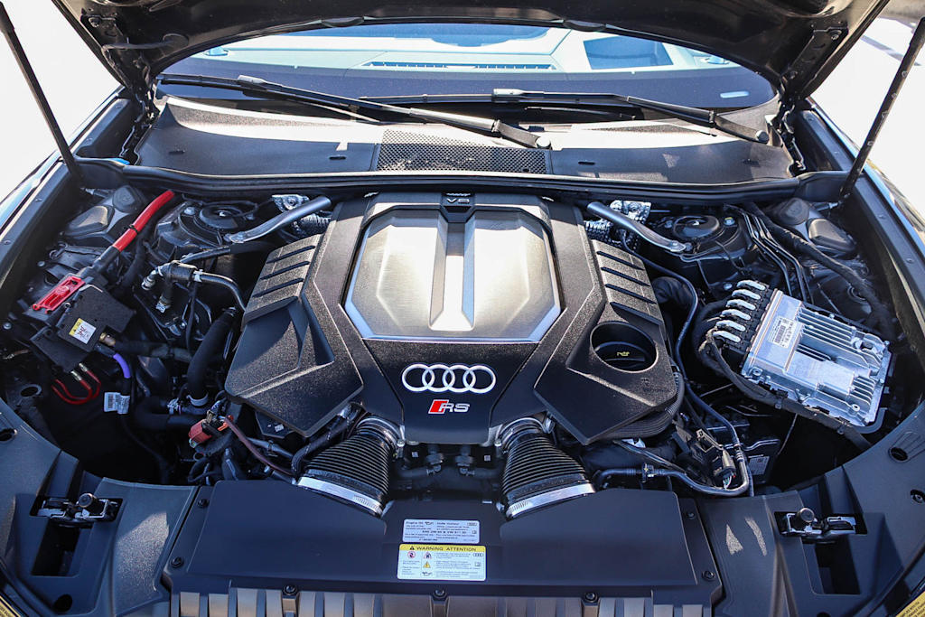 Thumbnail: 2025 Audi RS 6 - 8