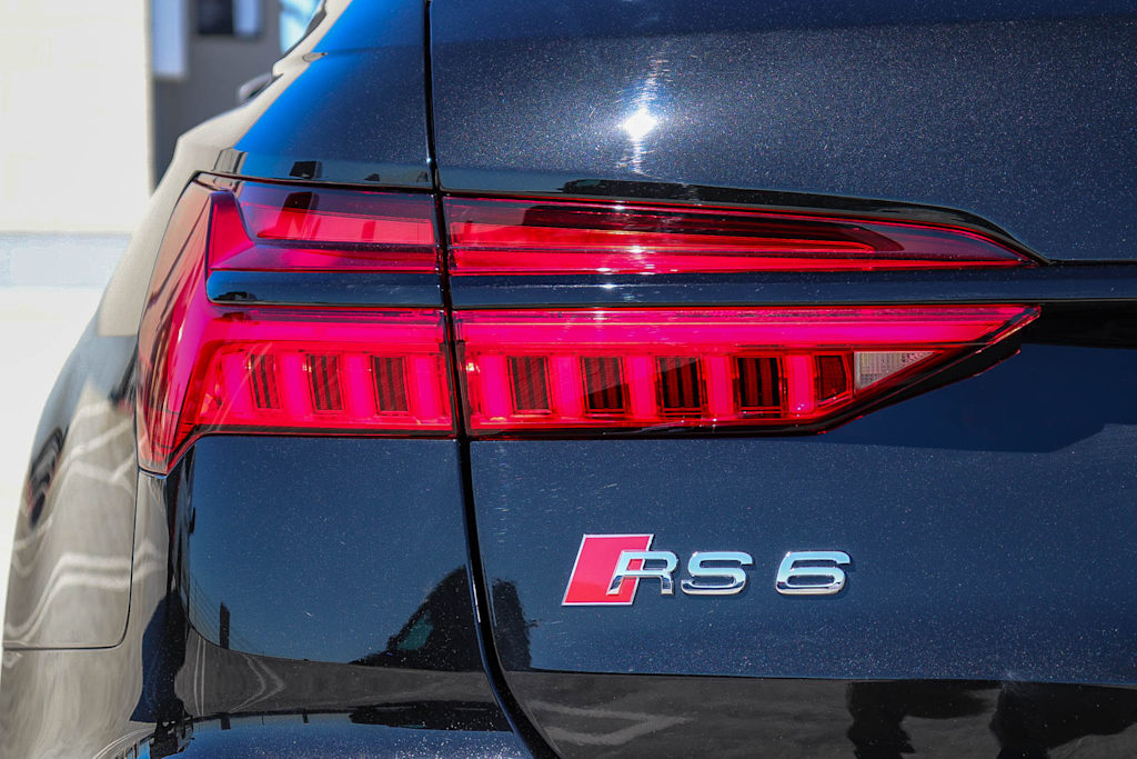 Thumbnail: 2025 Audi RS 6 - 23