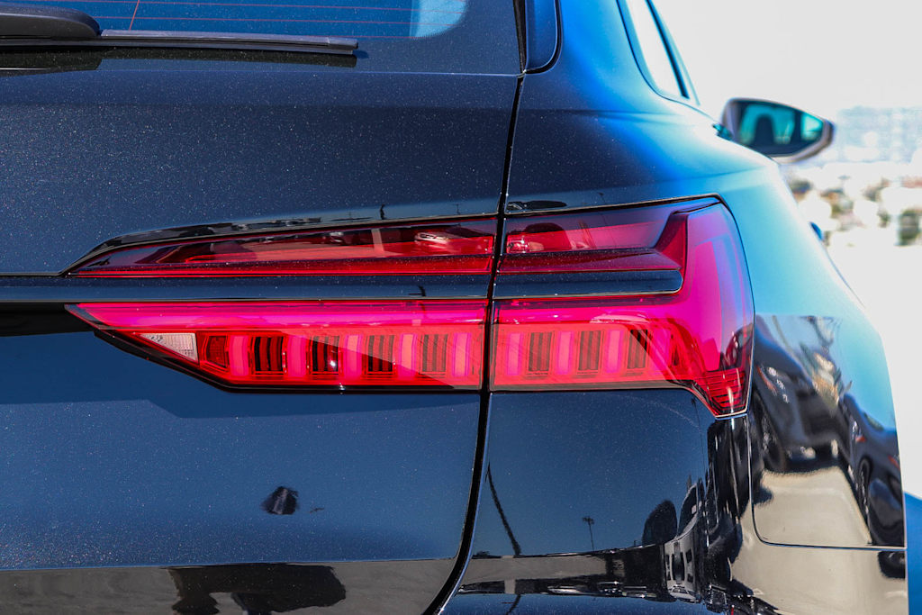 Thumbnail: 2025 Audi RS 6 - 22