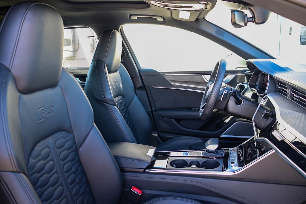 Thumbnail: 2025 Audi RS 6 - 10