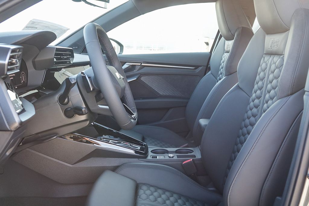 Thumbnail: 2025 Audi RS 3 - 10