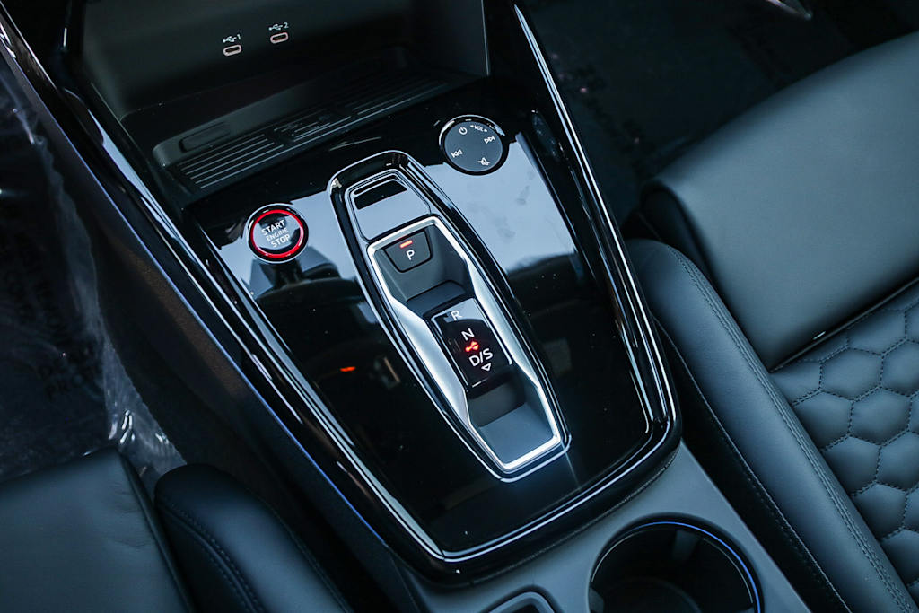 Thumbnail: 2025 Audi RS 3 - 14