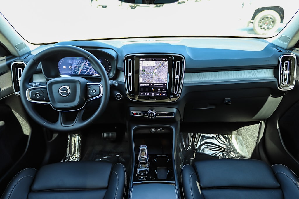 Thumbnail: 2025 Volvo XC40 - 2