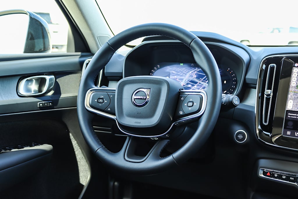 Thumbnail: 2025 Volvo XC40 - 9