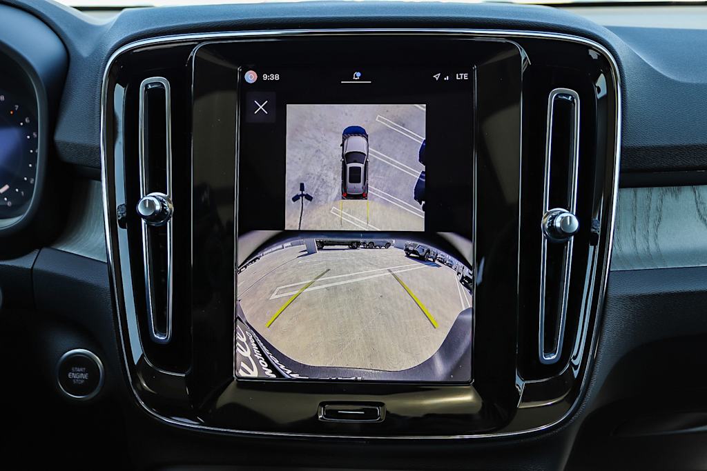 Thumbnail: 2025 Volvo XC40 - 28
