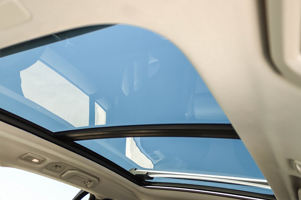 Thumbnail: 2023 Volvo V60 - 32
