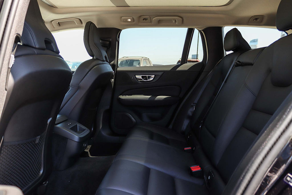 Thumbnail: 2023 Volvo V60 - 12