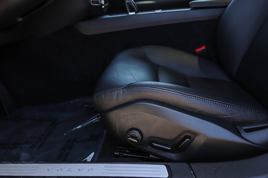 Thumbnail: 2023 Volvo V60 - 29