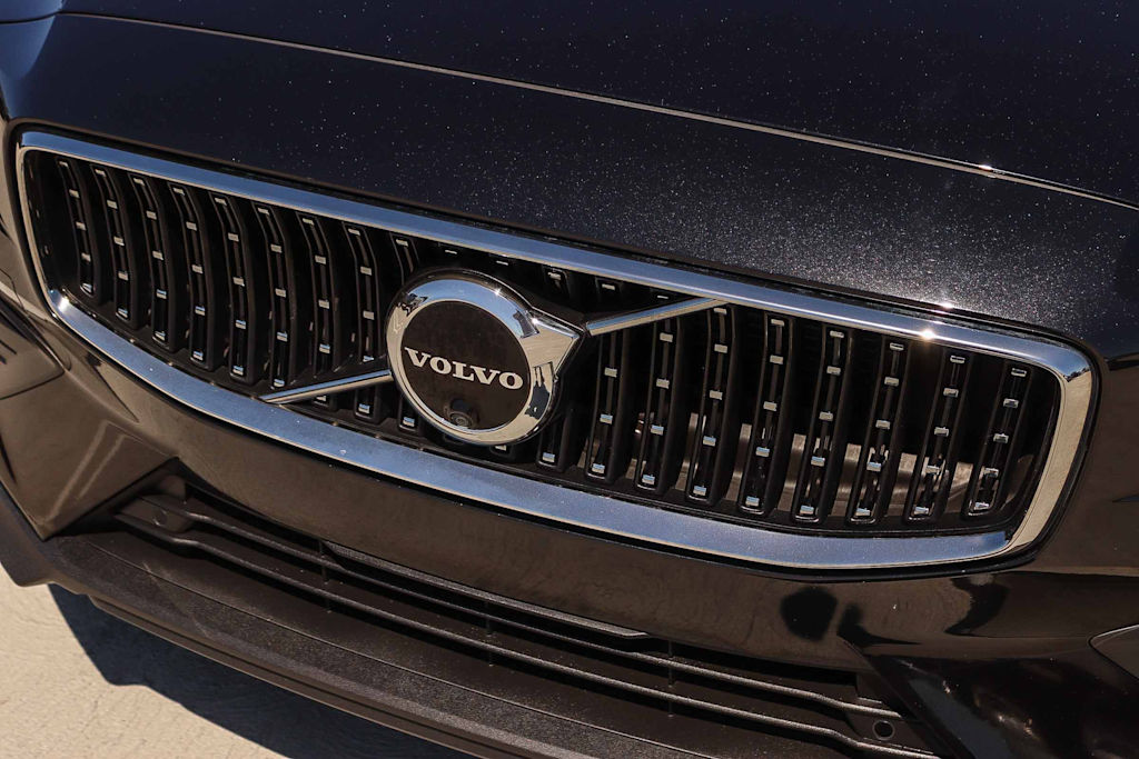 Thumbnail: 2023 Volvo V60 - 6