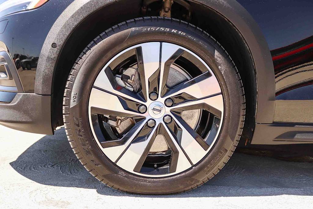 Thumbnail: 2023 Volvo V60 - 24