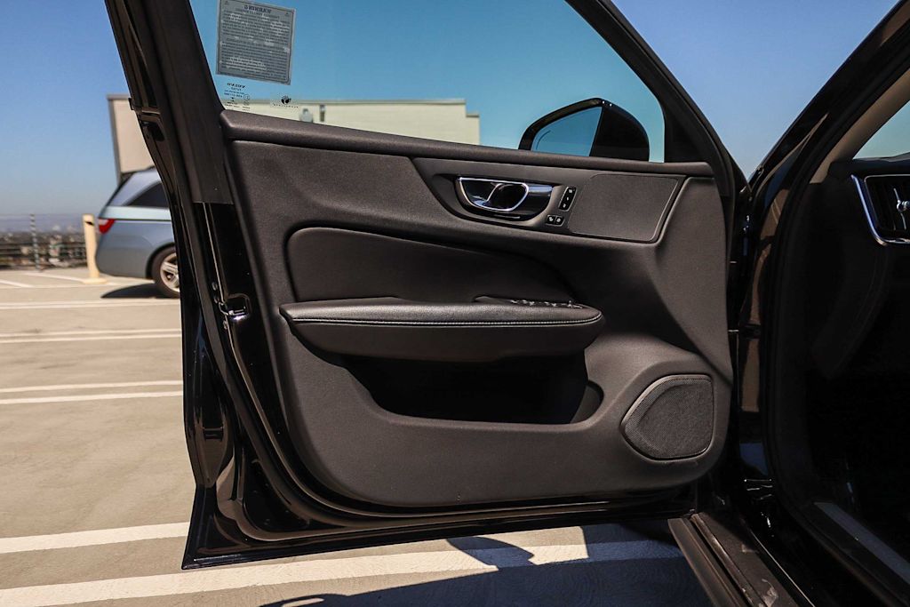 Thumbnail: 2023 Volvo V60 - 30