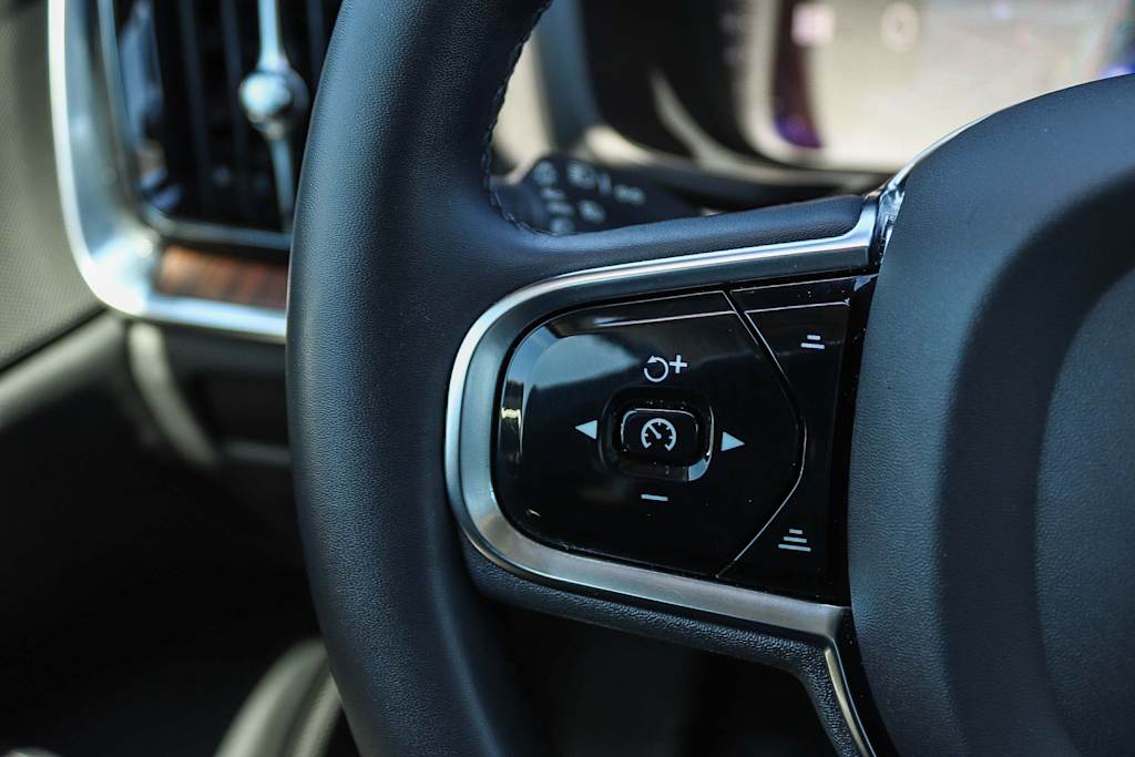 Thumbnail: 2023 Volvo V60 - 25
