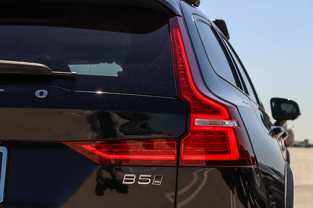 Thumbnail: 2023 Volvo V60 - 21