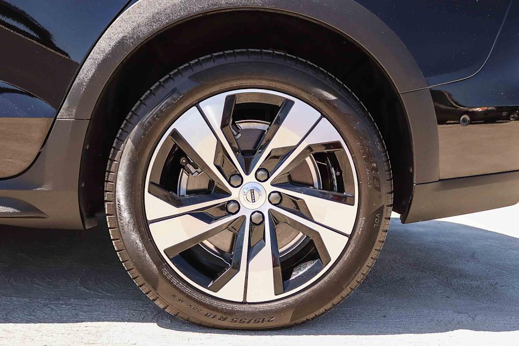 Thumbnail: 2023 Volvo V60 - 7