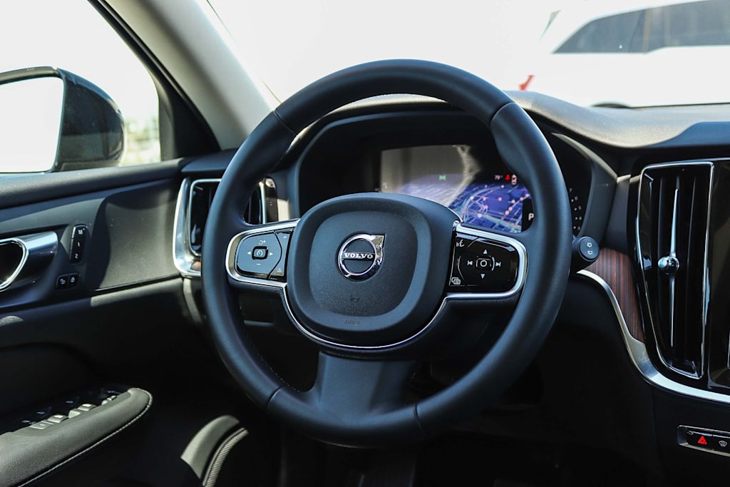 Thumbnail: 2023 Volvo V60 - 9