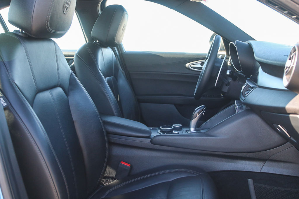 Thumbnail: 2019 Alfa Romeo Giulia - 10
