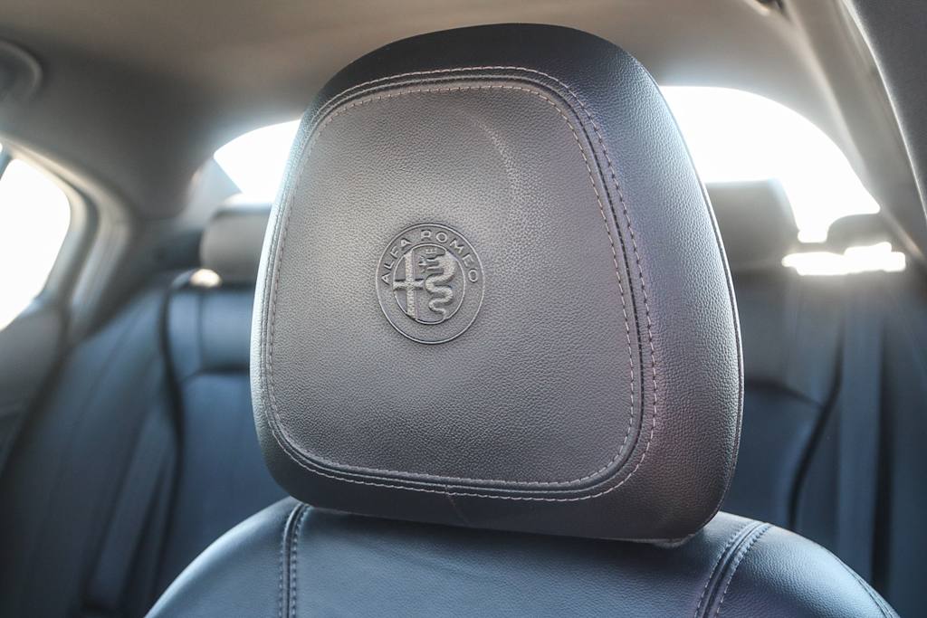 Thumbnail: 2019 Alfa Romeo Giulia - 38