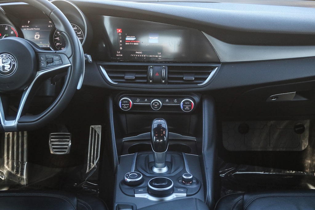 Thumbnail: 2019 Alfa Romeo Giulia - 9