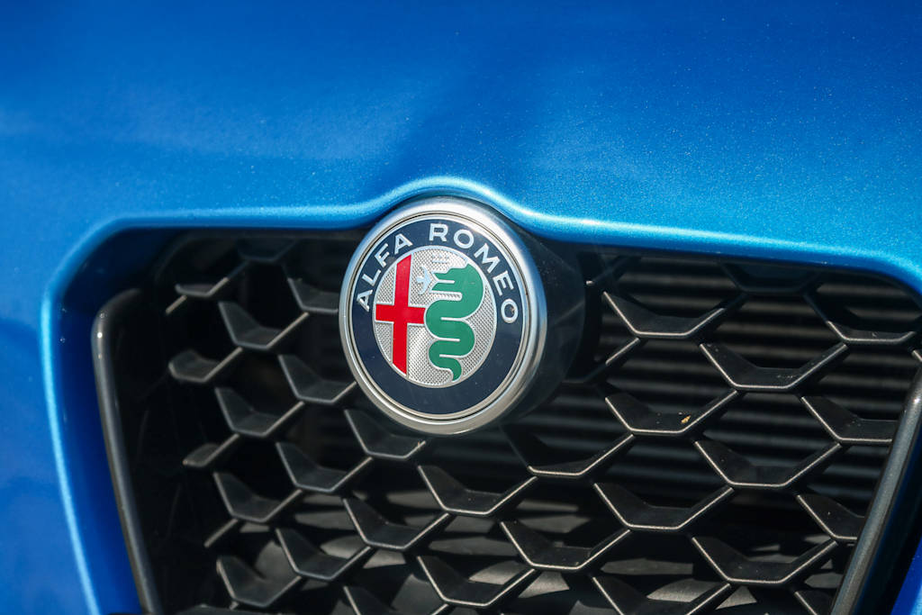 Thumbnail: 2019 Alfa Romeo Giulia - 6