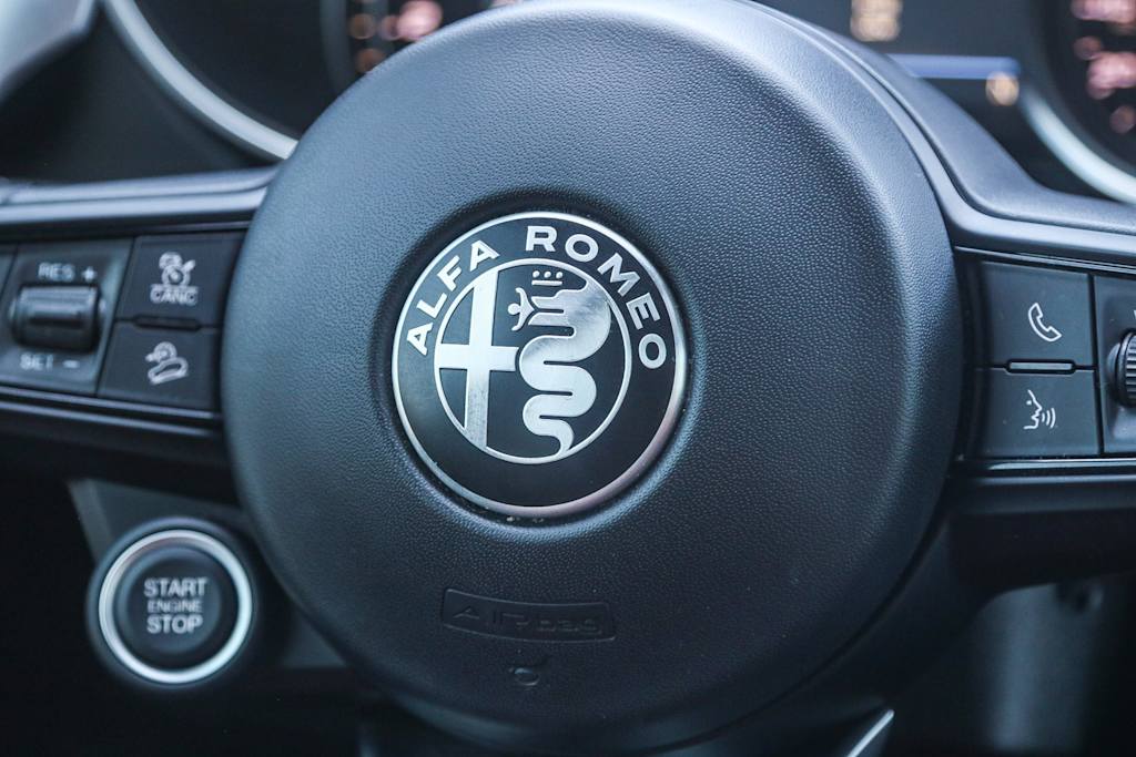 Thumbnail: 2023 Alfa Romeo Stelvio - 31