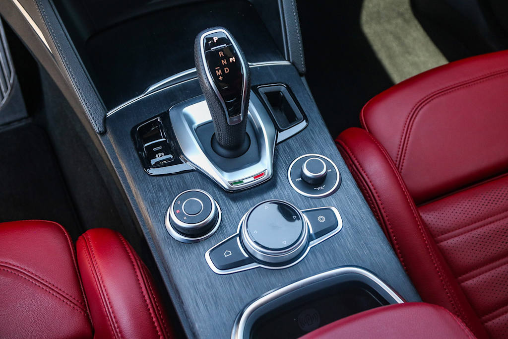Thumbnail: 2023 Alfa Romeo Stelvio - 15