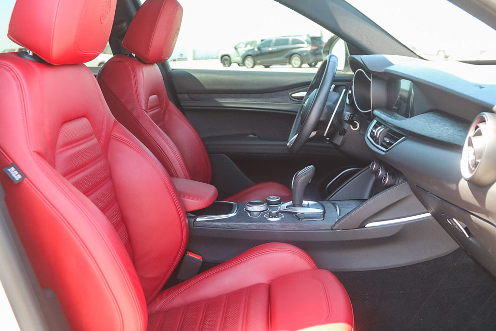 Thumbnail: 2023 Alfa Romeo Stelvio - 10