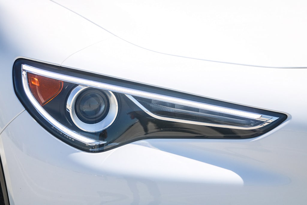Thumbnail: 2023 Alfa Romeo Stelvio - 19