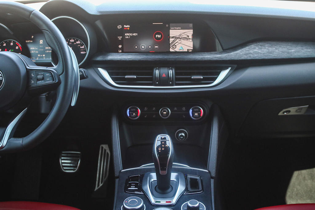 Thumbnail: 2023 Alfa Romeo Stelvio - 9