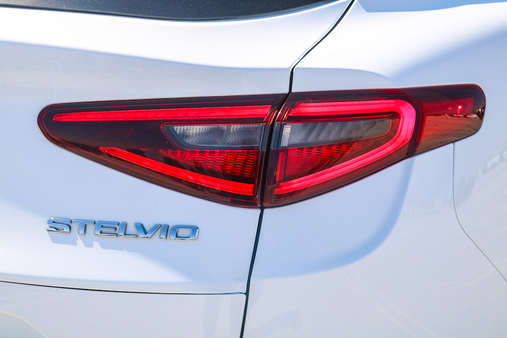 Thumbnail: 2023 Alfa Romeo Stelvio - 24