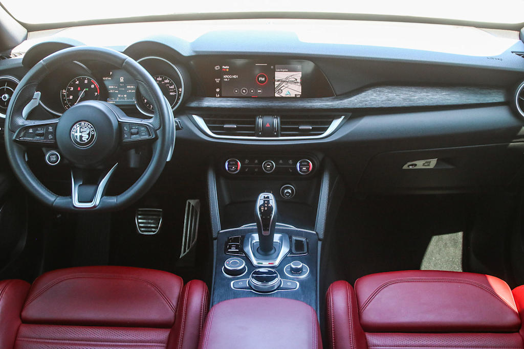 Thumbnail: 2023 Alfa Romeo Stelvio - 2