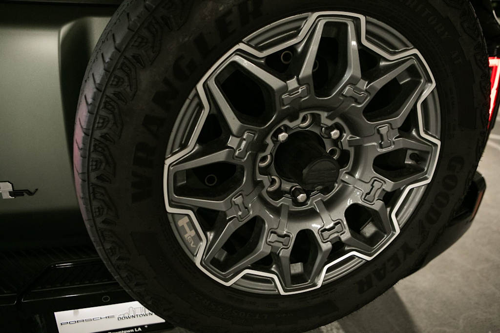 Thumbnail: 2024 GMC Hummer EV - 8