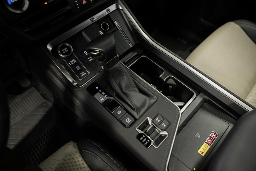 Thumbnail: 2025 Lexus ES - 24