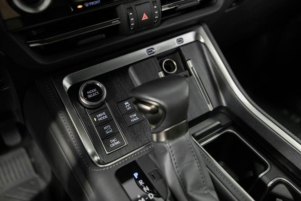 Thumbnail: 2025 Lexus ES - 23