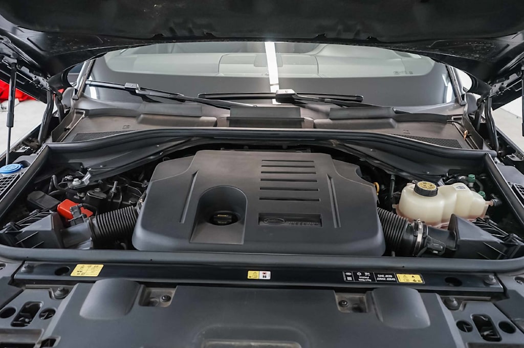 Thumbnail: 2025 Land Rover Range Rover Sport - 8