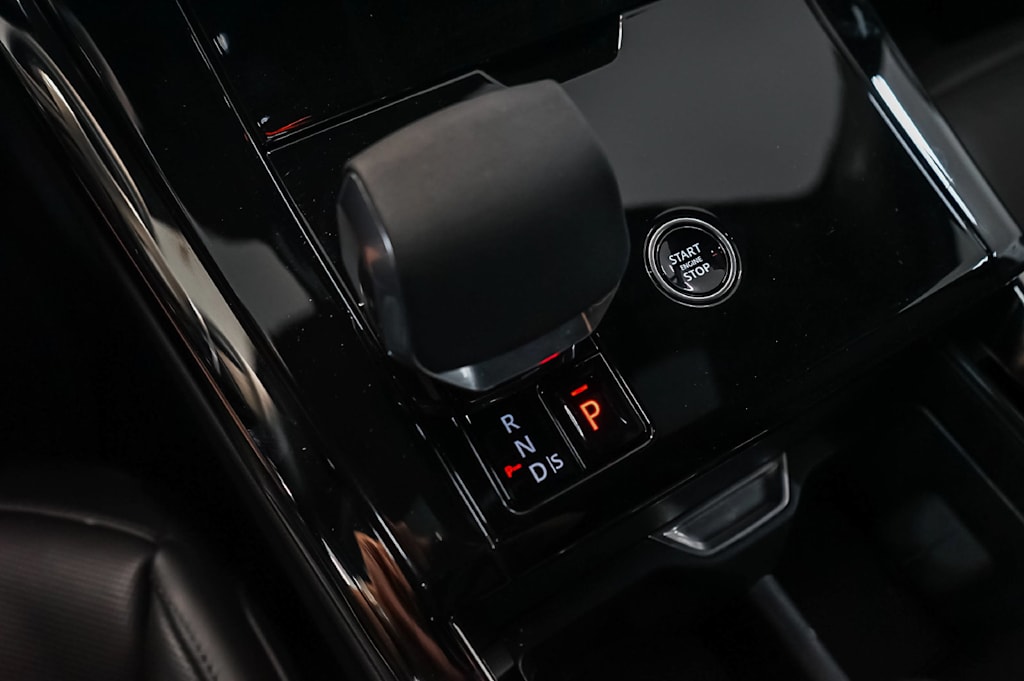 Thumbnail: 2025 Land Rover Range Rover Sport - 15