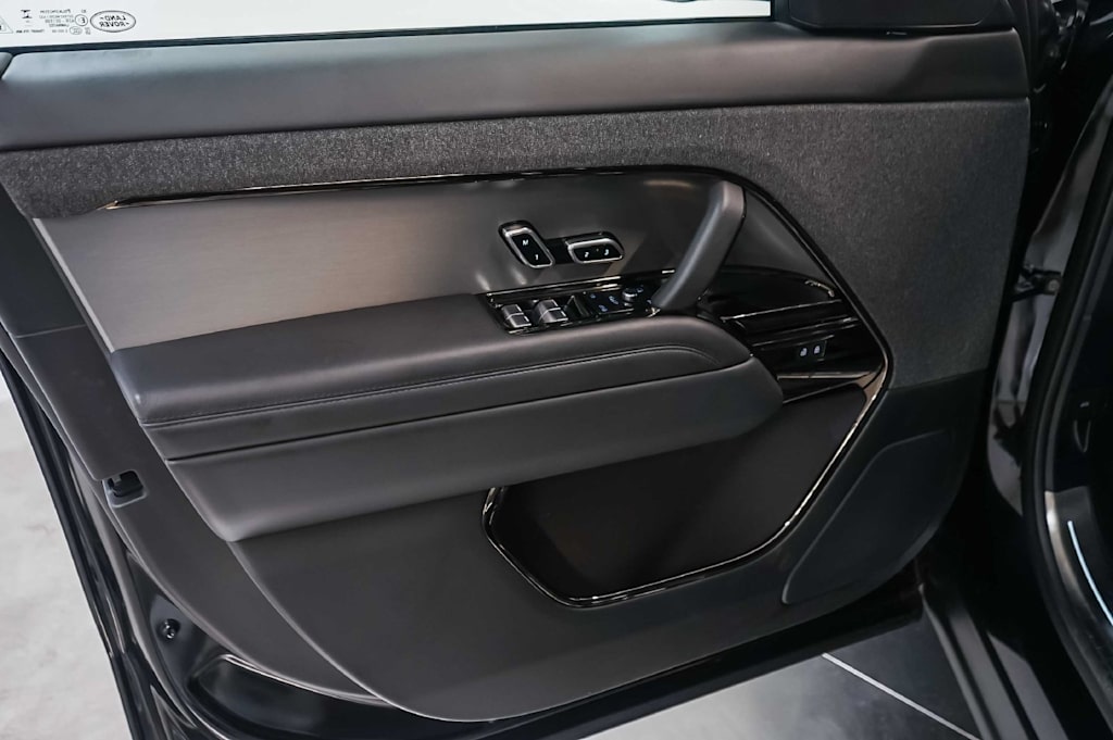 Thumbnail: 2025 Land Rover Range Rover Sport - 29