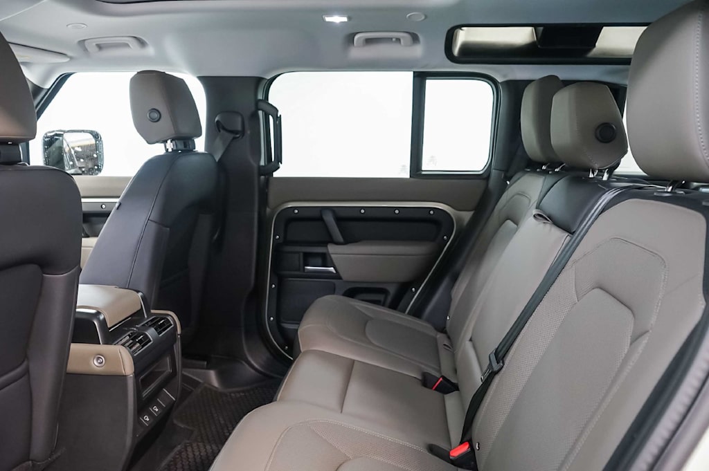 Thumbnail: 2025 Land Rover Defender - 28