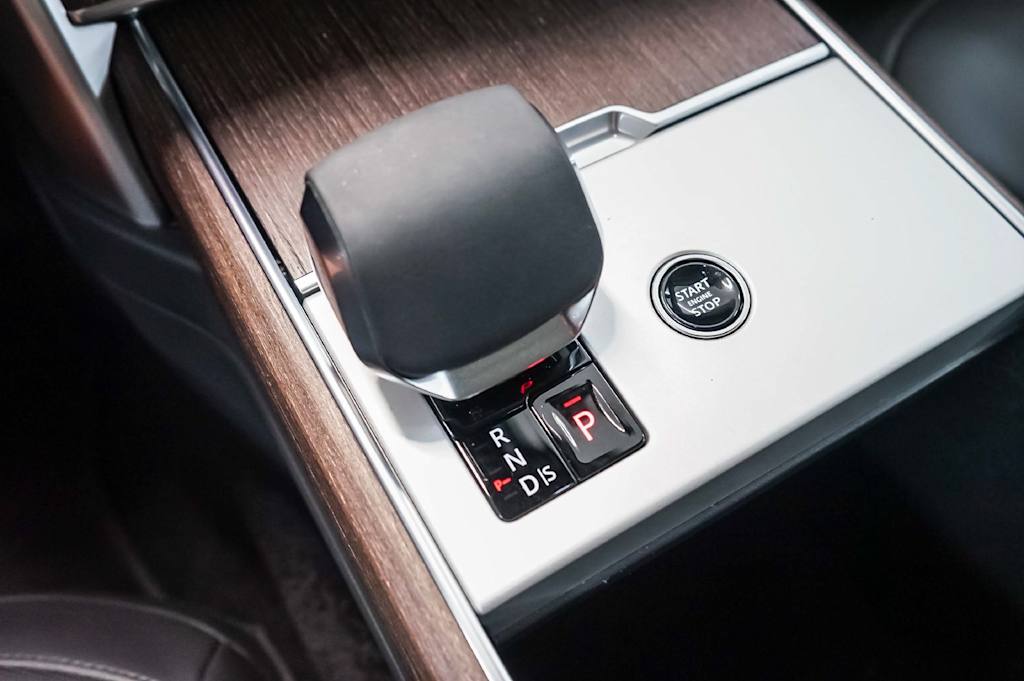 Thumbnail: 2025 Land Rover Range Rover - 29