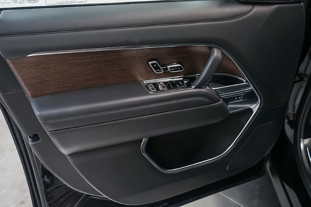 Thumbnail: 2025 Land Rover Range Rover - 31