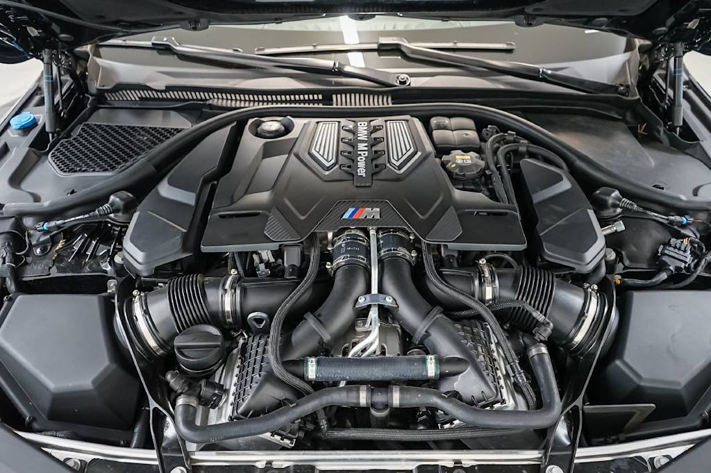 Thumbnail: 2022 BMW M8 - 8