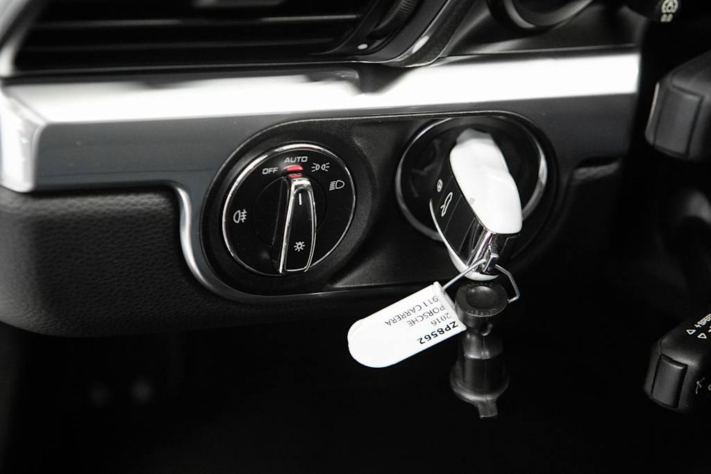 Thumbnail: 2016 Porsche 911 - 22