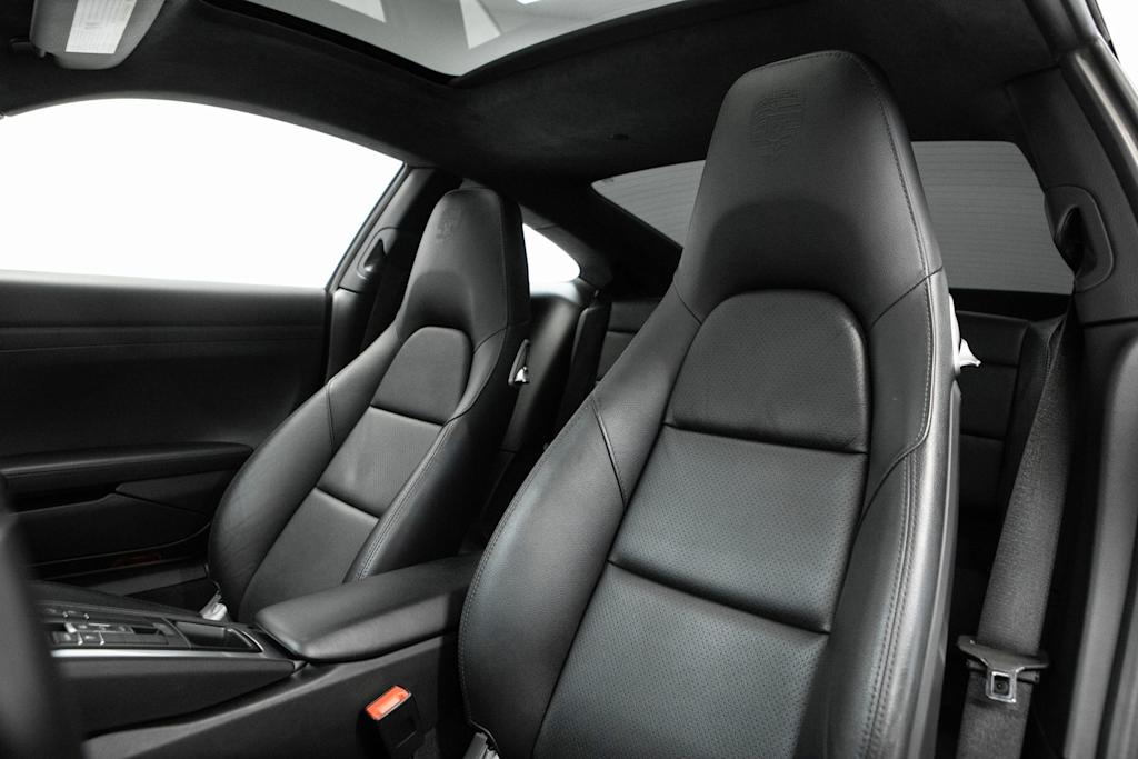 Thumbnail: 2016 Porsche 911 - 6