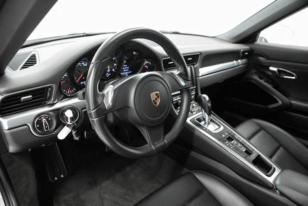 Thumbnail: 2016 Porsche 911 - 2