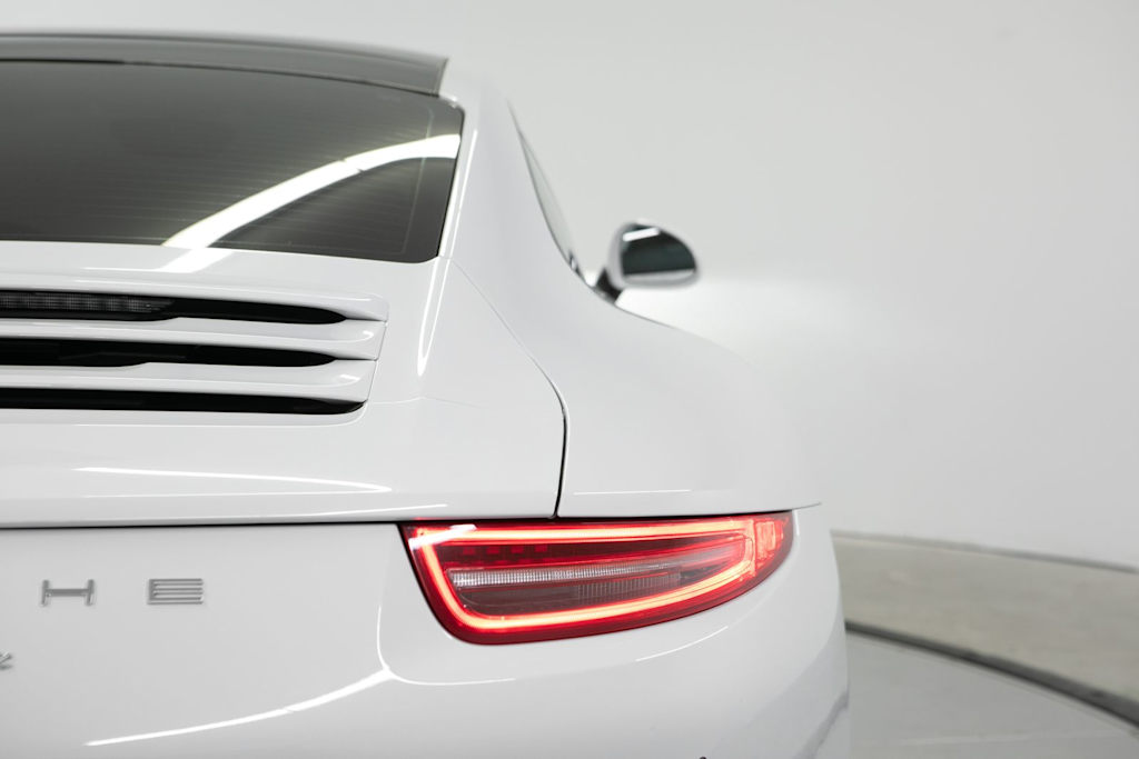 Thumbnail: 2016 Porsche 911 - 31