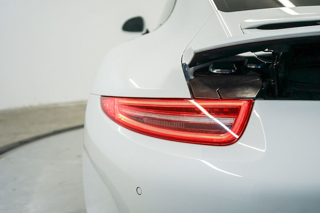 Thumbnail: 2016 Porsche 911 - 6