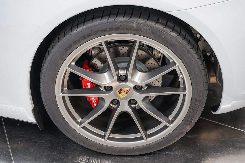 Thumbnail: 2016 Porsche 911 - 7